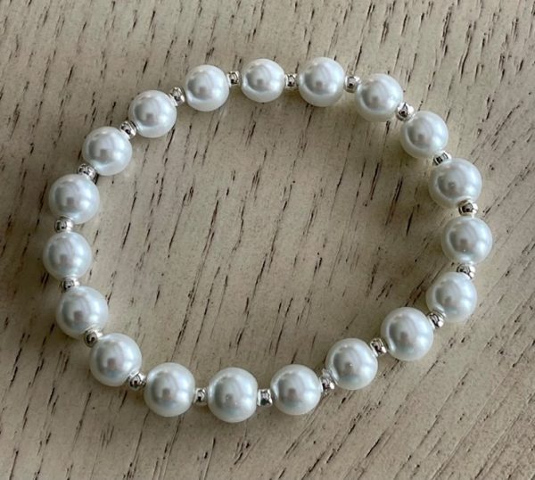 Elegant  Pearl Bracelet - Classic & Timeless Accessory